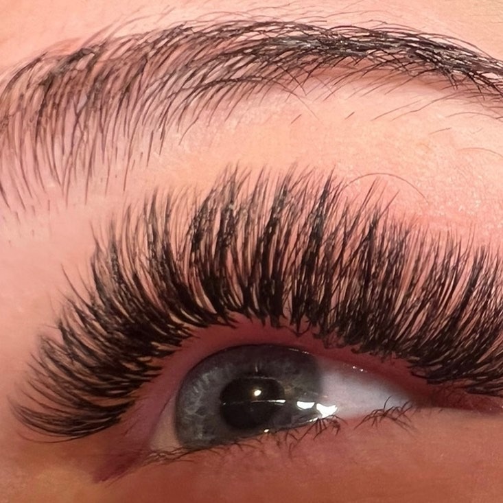 Classic lash extensions in Spokane Valley WA by Linda Le